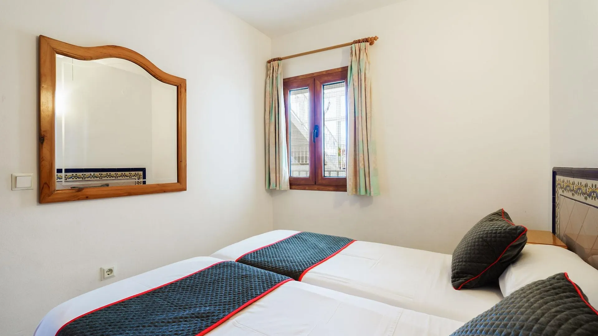 Apartamentos Pepe Mesa Nerja 0*,  Spain